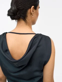 Ireleen Draperad Ärmlös Klänning