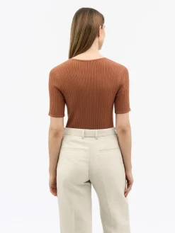 Mae Stickad T-Shirt