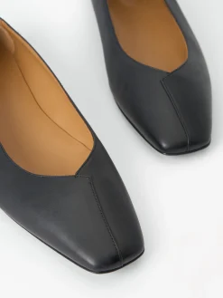 Tripo Chisel Toe Ballerina